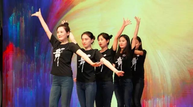 公司舉行圓夢藝術團成立大會暨首批節(jié)目展演4.jpg 公司舉行圓夢藝術團成立大會暨首批節(jié)目展演4.jpg