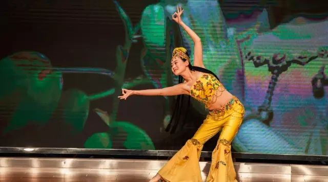 公司舉行圓夢藝術團成立大會暨首批節(jié)目展演8.jpg 公司舉行圓夢藝術團成立大會暨首批節(jié)目展演8.jpg